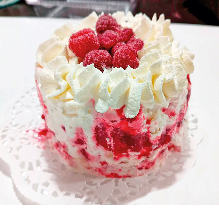 Torta helada merengue crema frambuesas- frutillas